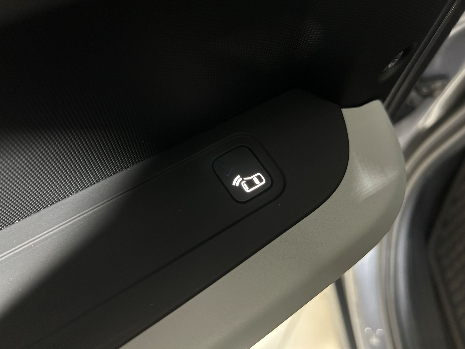 Defender 110 3.0d i6 mhev SE awd 200cv auto - Autoviemme